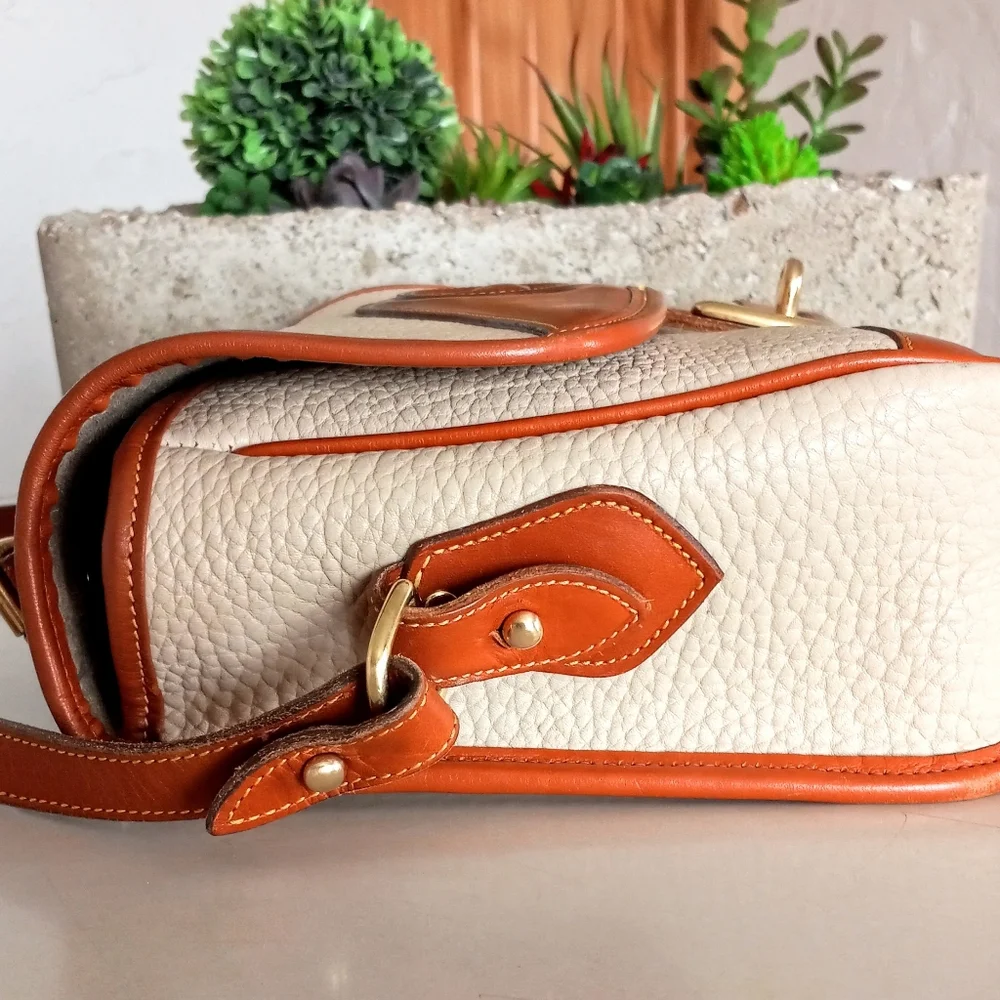Dooney & Bourke Stunning Carrier/Crossbody Vintage AWL - Picture 5 of 10